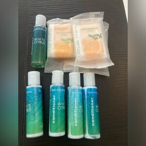 4/$25 Bath & Body Works White Citrus travel set. Includes 1 shampoo & 4 cond.